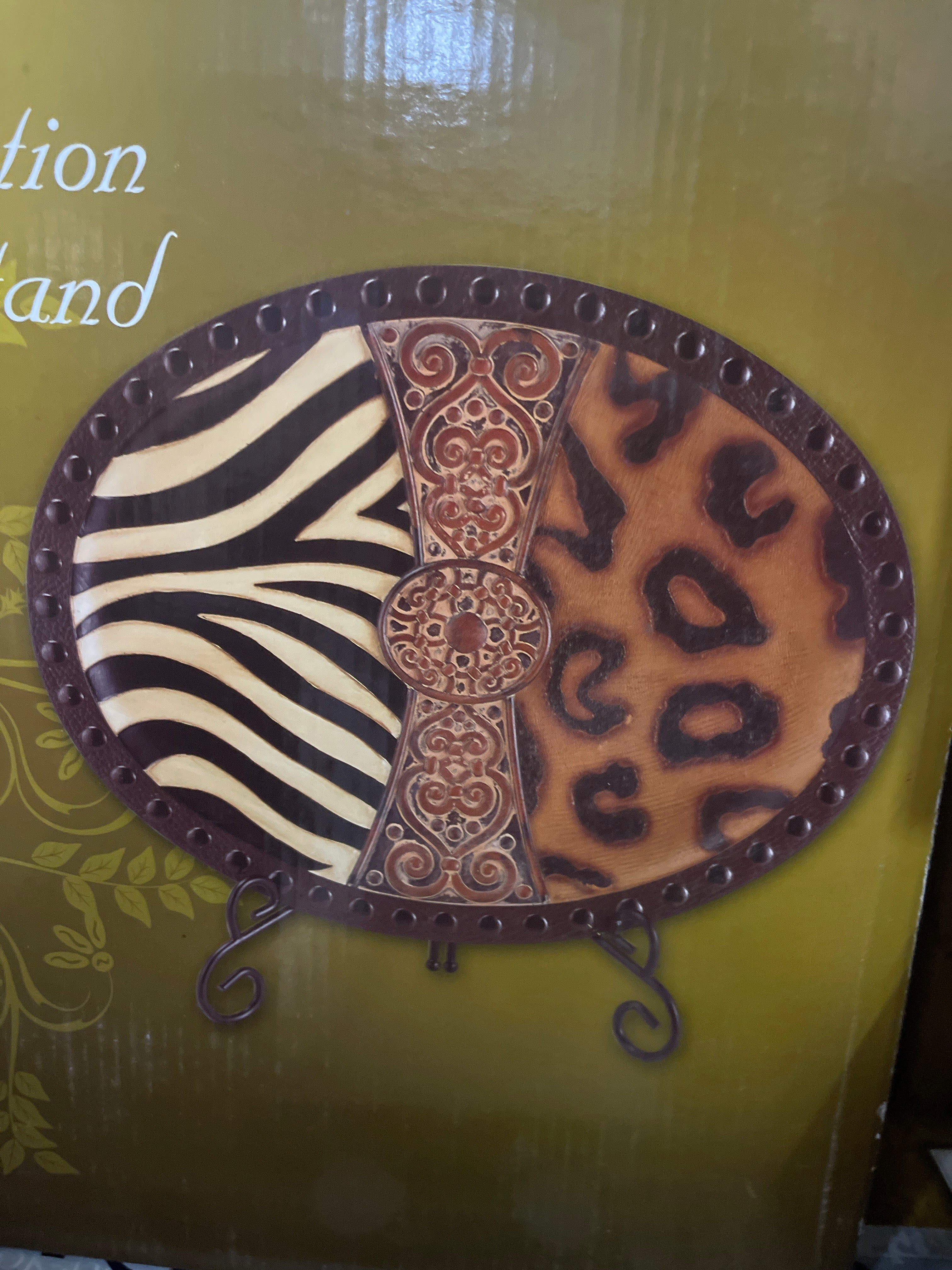 Safari collection charger with stand