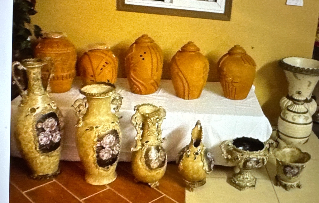 LARGE INDIA CRY POT WITH LID MADE IN INDIA