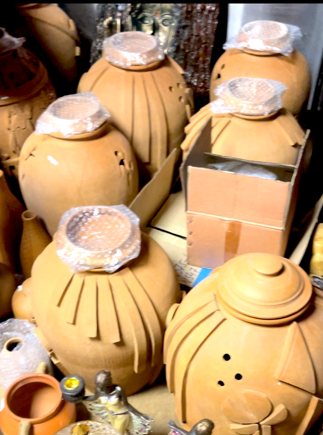 LARGE INDIA CRY POT WITH LID MADE IN INDIA